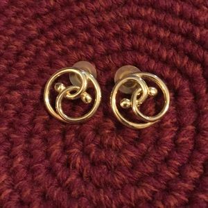 Cute gold tone earrings vintage pierced